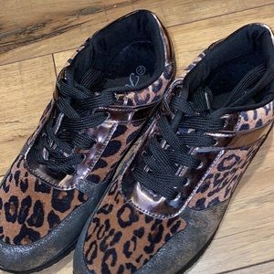 Cheetah tennis shoes